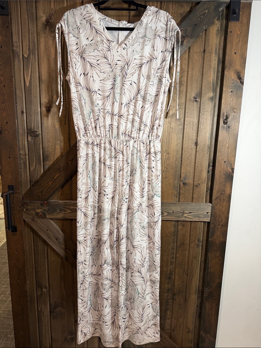 Light Beige Feather-Print Sleeveless Jumpsuit Jersey Material